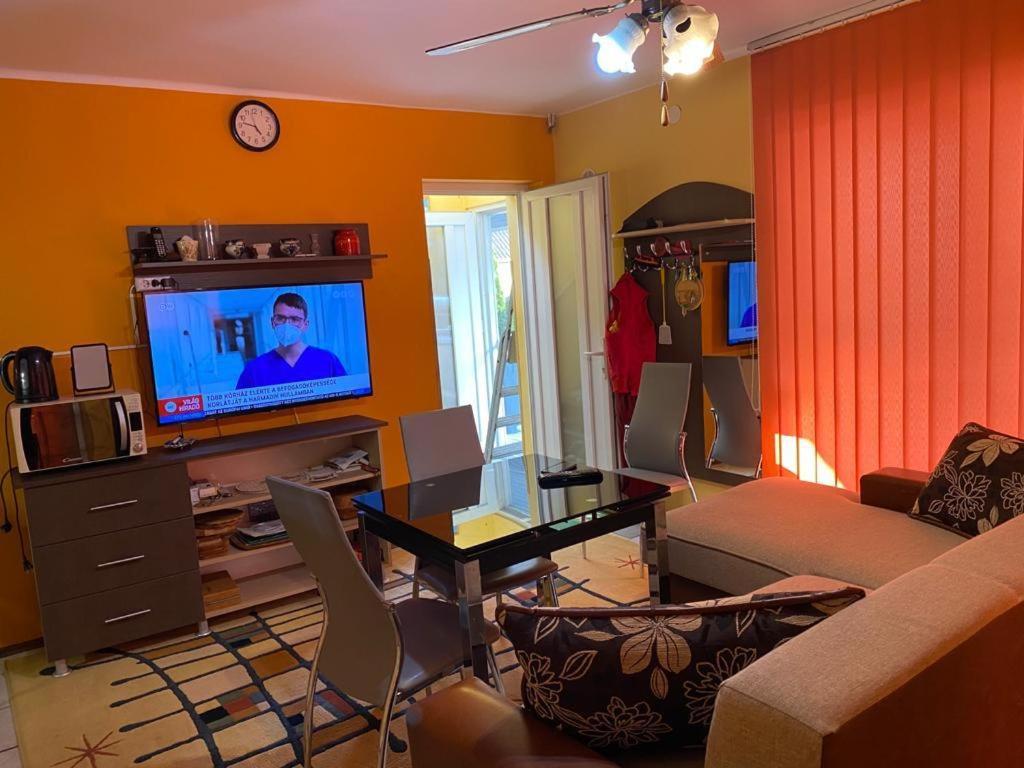 Ani Villa *